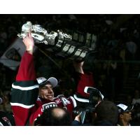 Milan Lucic of the Vancouver Giants lifts the the 2007 Memorial Cup